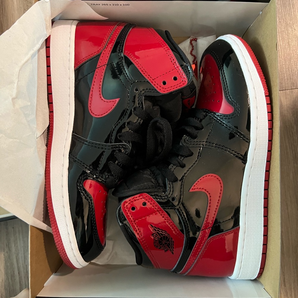 Jordan 1 patent bred 4.5y 6 in womens brand new